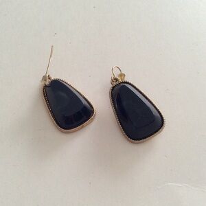 Earrings gold tone black stone bjr